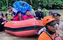 Mensos Serahkan Santunan Rp 15 Juta kepada Keluarga Korban Meninggal Akibat Banjir di Bali