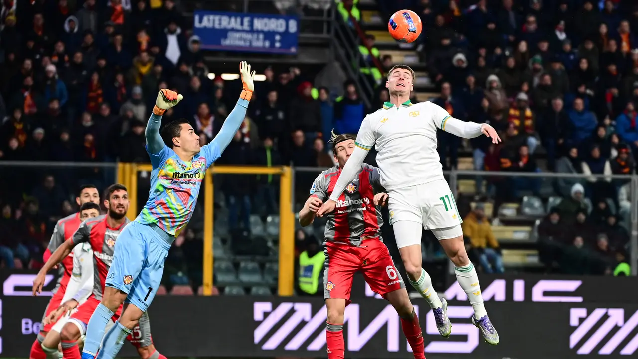 Foto: 3 Kali Bobol Gawang Emil Audero, AS Roma Bertengger di Puncak Klasemen Liga Italia