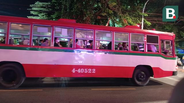 Bus Antik di Kota Bangkok