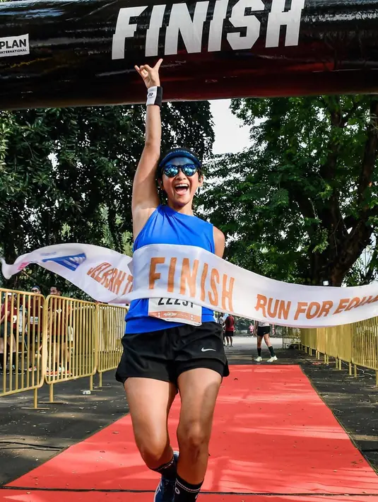 Sampai saat ini lomba maraton memang menjadi salah satu lomba seru yang menarik banyak minat para selebriti. Selain Rini Yulianti, Dian Sastro dan suami kerap mengikuti ajang maraton hingga sampai luar negeri. (Liputan6.com/IG/@riniyulianti)
