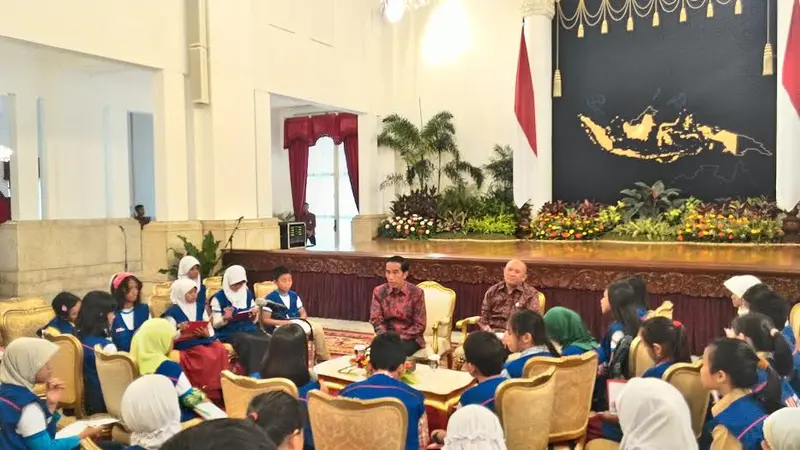 20151020-Jokowi-Reporter Cilik-Istana