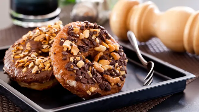donat cokelat kacang