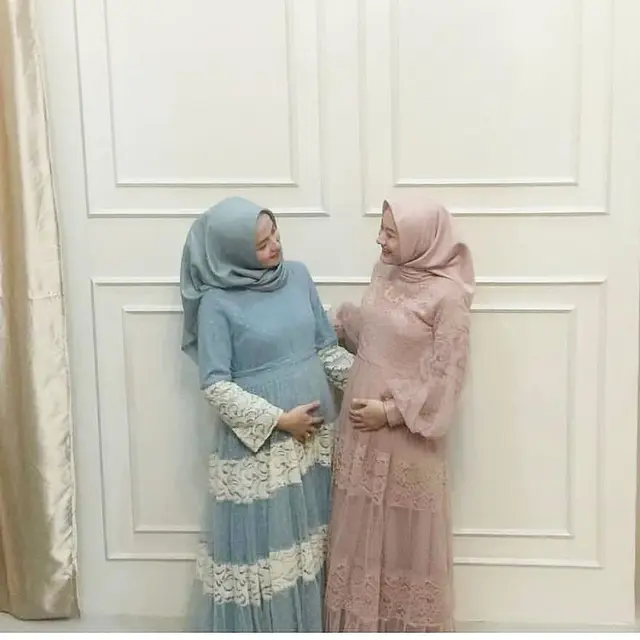 Hamil Bareng, Ini 6 Potret Kompak Dinda Hauw dan Ninie Mbayang