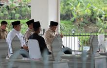 Momen Prabowo Ziarah ke Makam Kakeknya Margono Djojohadikusumo di Banyumas