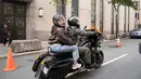 Pasangan selebriti ini tampil jadi biker couple dengan mengendarai motor gede berbalut jaket kulit [@raffinagita1717]