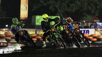 Pembalap TGA 2017 saat kualifikasi pada Jumat (15/12/2017) di Sirkuit Stadion Kanjuruhan, Malang. (Bola.com/Iwan Setiawan)