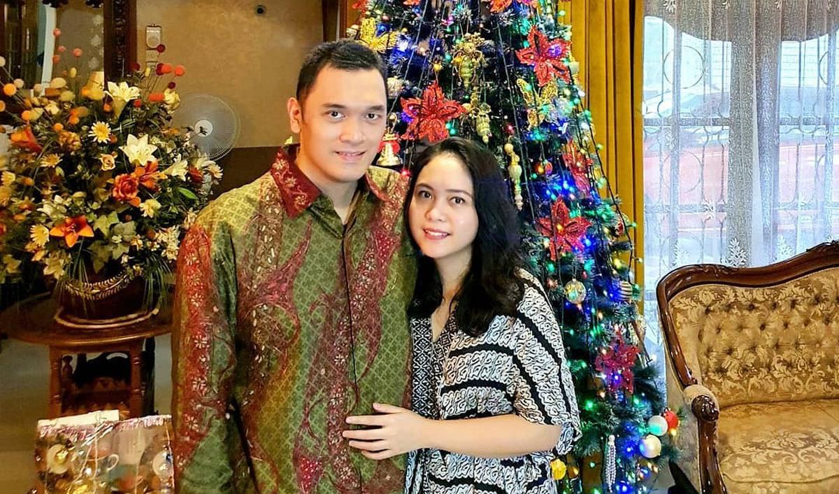 Rupanya, si dokter kandungan berparas tampan itu merupakan suaminya sendiri.