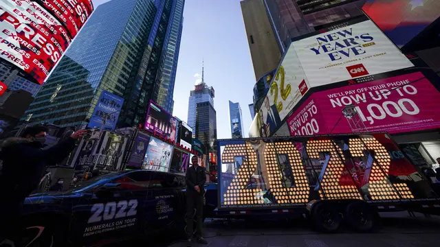 Omicron Meneror Perayaan Tahun Baru di Times Square New York