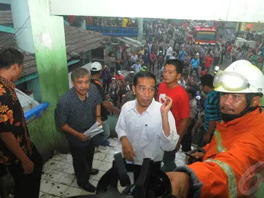 Gubernur DKI Jakarta datangi kembali Pasar Senen, Sabtu (26/4/2014) pasca kebakaran (Liputan6.com/Herman Zakharia).