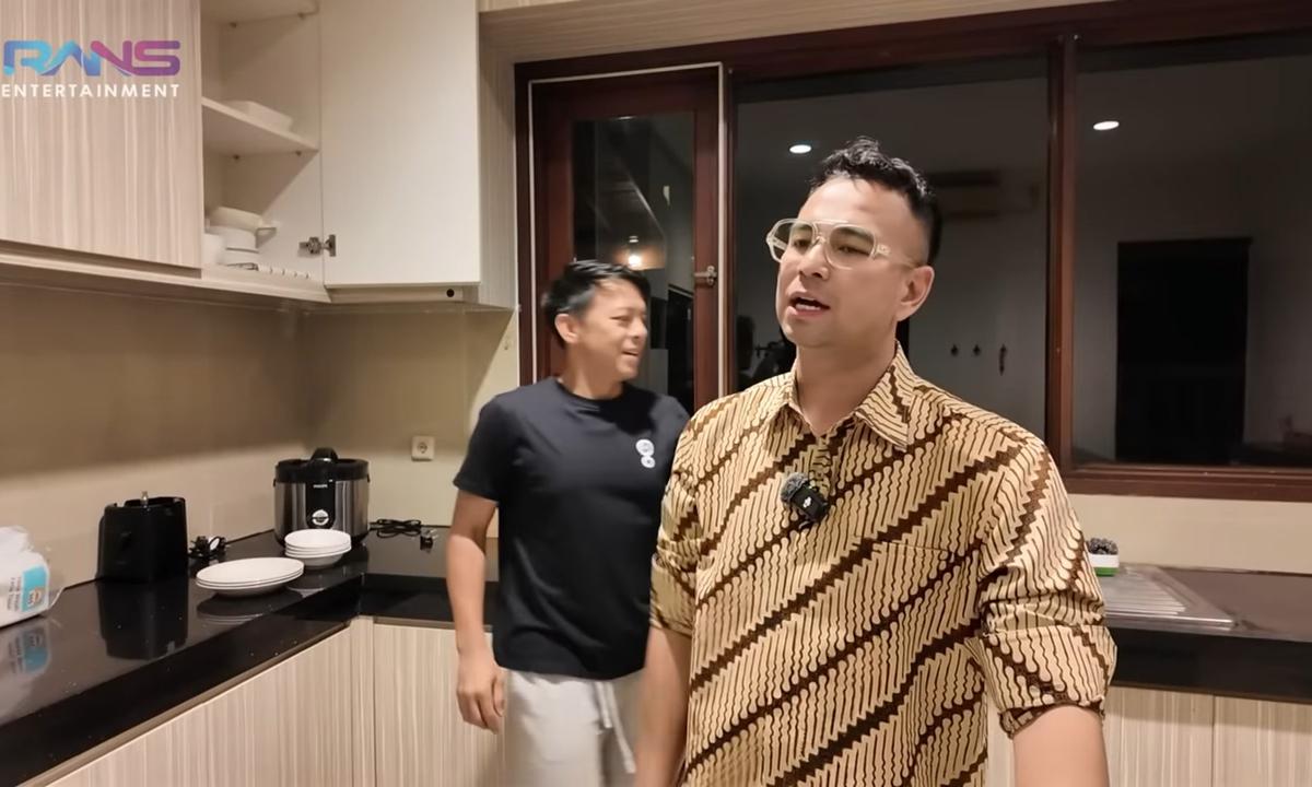 5 Potret Dapur Rumah Baru Ariel Noah Jarang Tersorot, Luas Banget tapi Perabotan Cuma Ada Kompor & Magicom