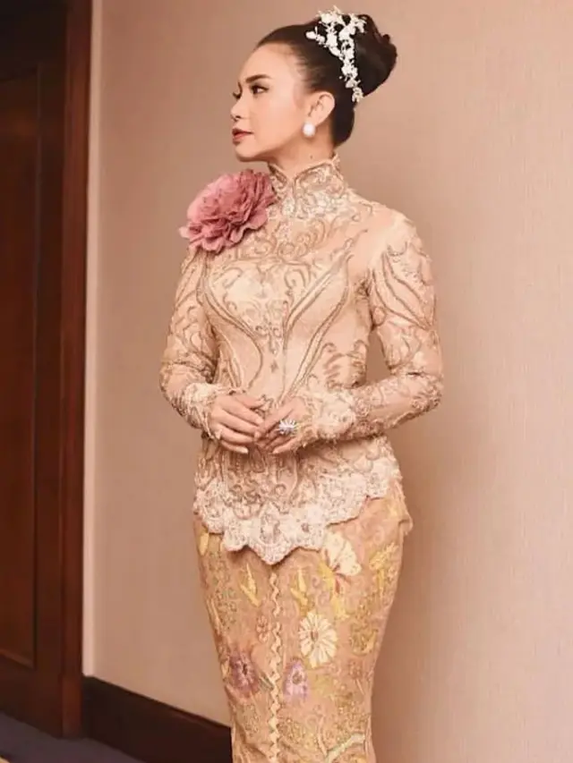 Foto-Foto Kebaya Rossa, Anggun Bawakan Budaya Indonesia di Hari Kebaya Nasional