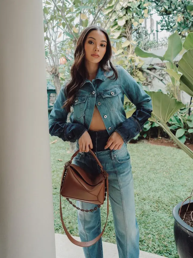 6 Inspirasi Gaya Denim on Denim Stylish dari Syifa Hadju, Mahalini, hingga Fuji An