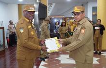 Dari Inspektorat ke Pucuk Pimpinan Sementara: Muchlis Karim Resmi Jadi Plt Sekda Kota Jayapura