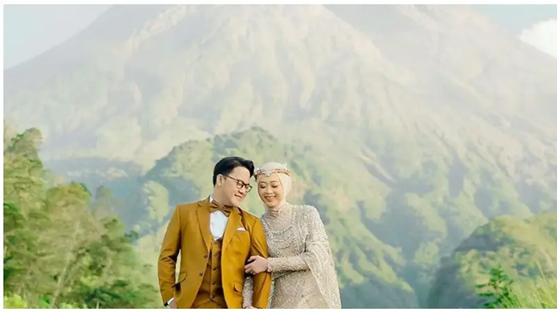 5 Potret Prewedding Danang D'Academy dan Calon Istri di Merapi, Tampil Serasi