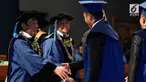 Pemuda berusia 24 tahun baru saja dinobatkan sebagai Doktor termuda di Indonesia. Pemuda bernama Grandprix ini juga memecahkan rekor MURI.