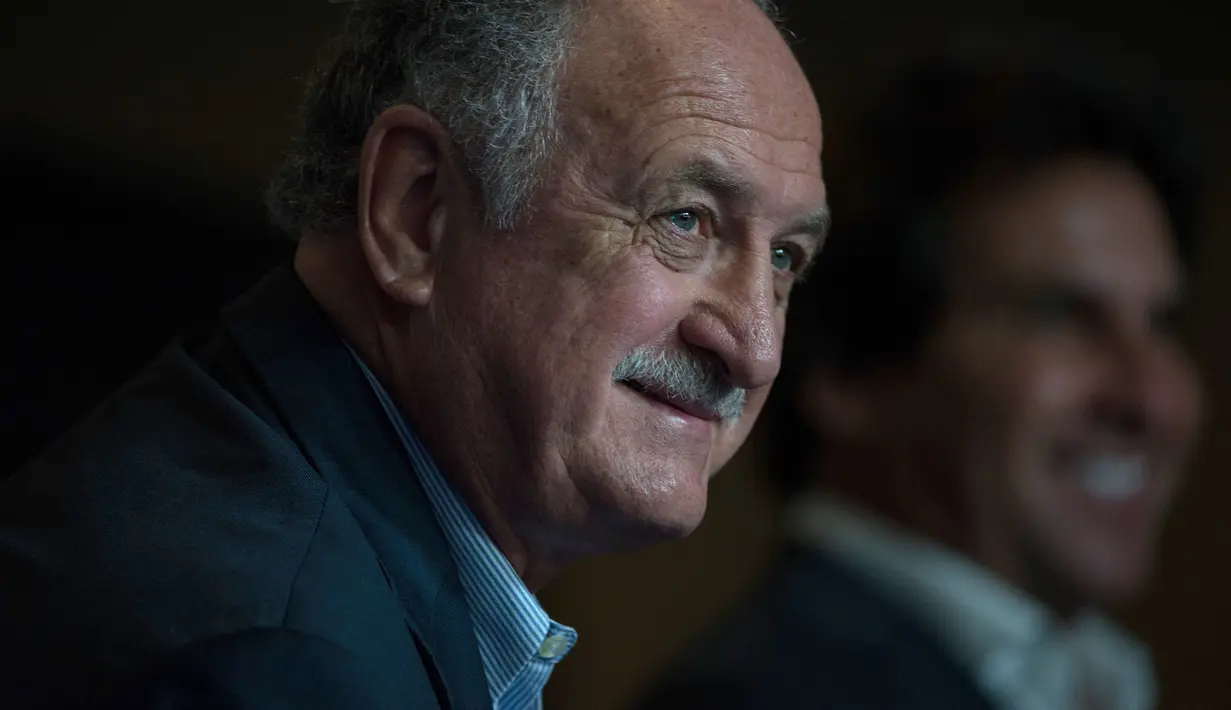 Luis Felipe Scolari didatangkan menuju Stamford Bridge usai mampu membawa Brasil menyabet gelar Piala Dunia 2001/2002. Tujuh bulan kemudian, Scolari dipecat usai puas membawa Chelsea finis di urutan keempat. Ia tercatat mendapatkan pesangon sebesar 13,6 juta pounds. (AFP/Yasuyoshi Chiba)