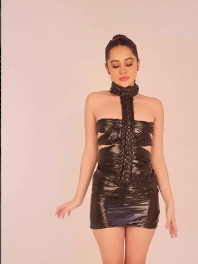 Potret Urfi Javed dengan Busana Aneh Juga Unik, Bikin Geleng Kepala