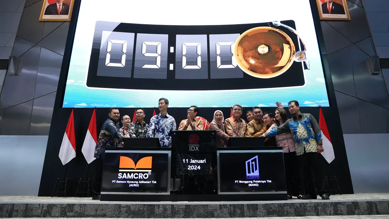Pencatatan saham perdana PT Samcro Hyosung Adilestari Tbk (ACRO) dan PT Manggung Polahraya Tbk (MANG) pada Kamis, 11 Januari 2024. (Foto: BEI)