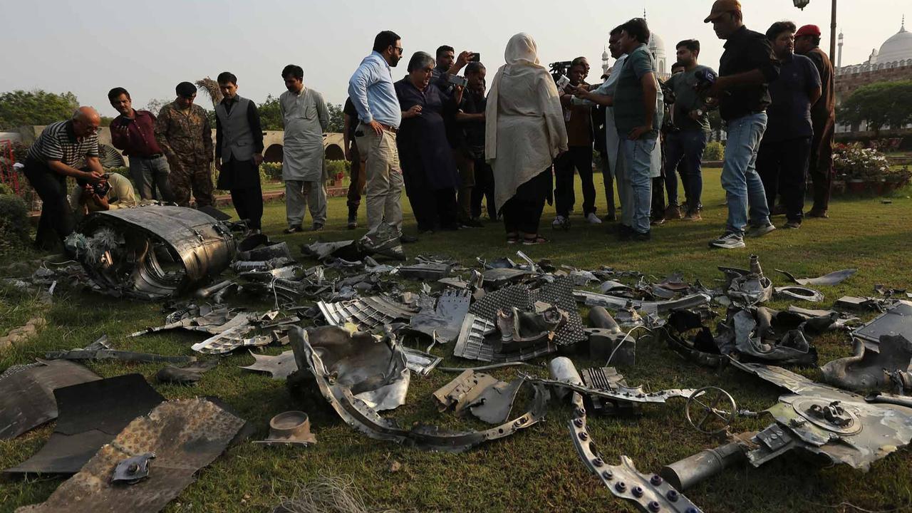 FOTO: Kerusakan Parah  Bangunan Mesjid, Pesantren dan Fasilitas Kesehatan Pendidikan di Pakistan Akibat Serangan Udara India