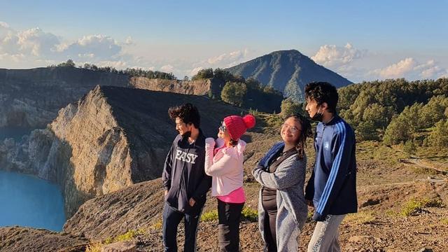 7 Potret Ira Wibowo Bareng Anak Kandung dan Tiri Ini Selalu Kompak