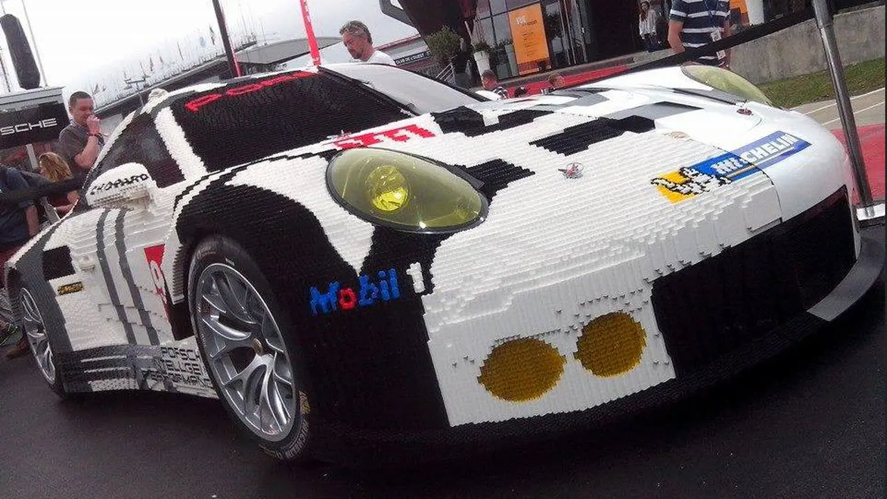 Porsche dari Keping Lego