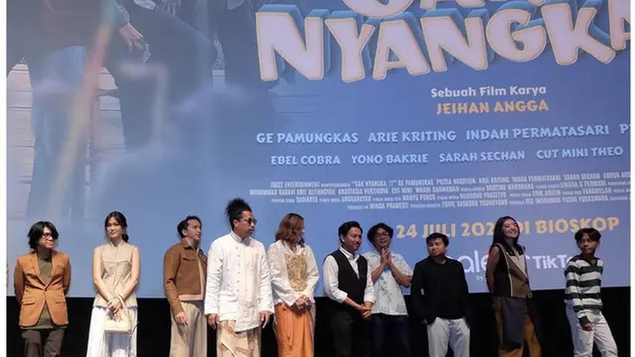 6 Potret Kebaya Brokat Indah Permatasari di Premiere 'Gak Nyangka', Detailnya Unik