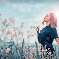 Ilustrasi perempuan yang bahagia/copyright unsplash.com/Erriko Boccia