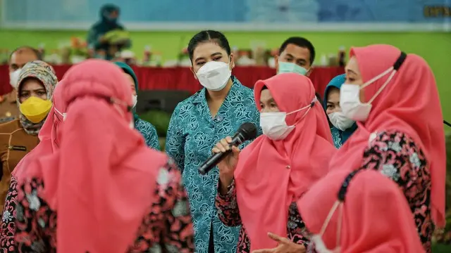 7 Momen Kahiyang Ayu jadi Ketua PKK Medan, gayanya curi perhatian