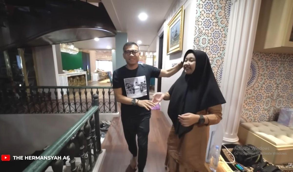 Walaupun Aulia tidak tinggal serumah dengan Ashanty dan Anang, Ashanty tetap memberikan dukungan penuh, termasuk dalam pembiayaan pendidikan Aulia.&nbsp;
