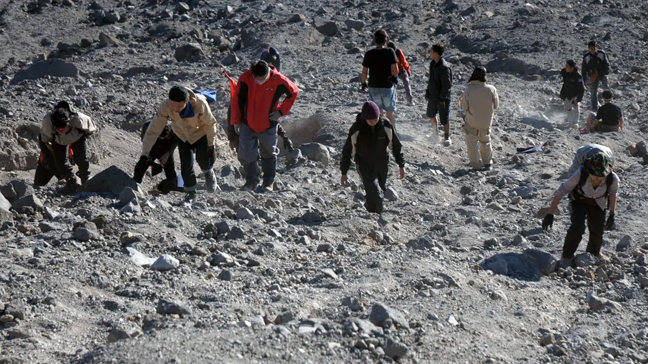 Ribuan Pendaki Rayakan HUT RI ke-69 di Gunung Merapi