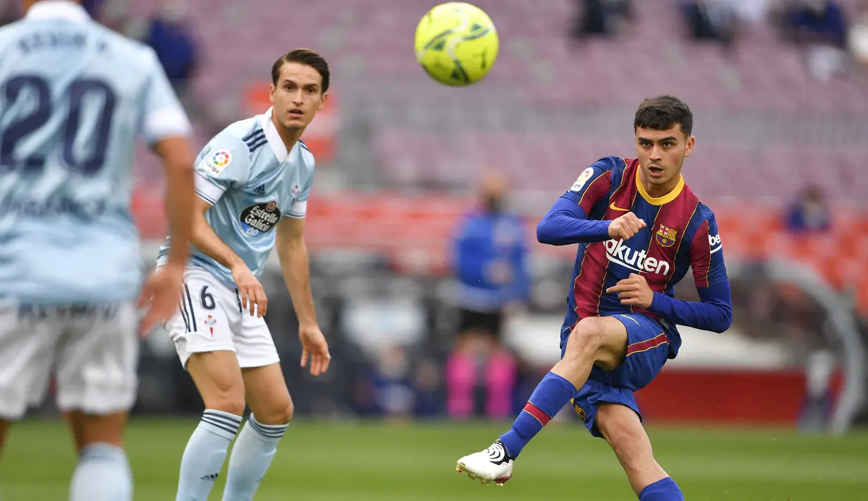 Pedri. Playmaker Spanyol berusia 18 tahun yang memperkuat Barcelona ini terpilih sebagai pemain muda terbaik pada Euro 2020 lalu. Pemain yang lihai melepaskan umpan-umpan terukur dan melakukan penetrasi ini harganya naik dari 70 juta euro menjadi 80 juta euro. (Foto: AFP/Pau Barrena)