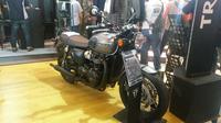Triumph Bonneville T120 Black