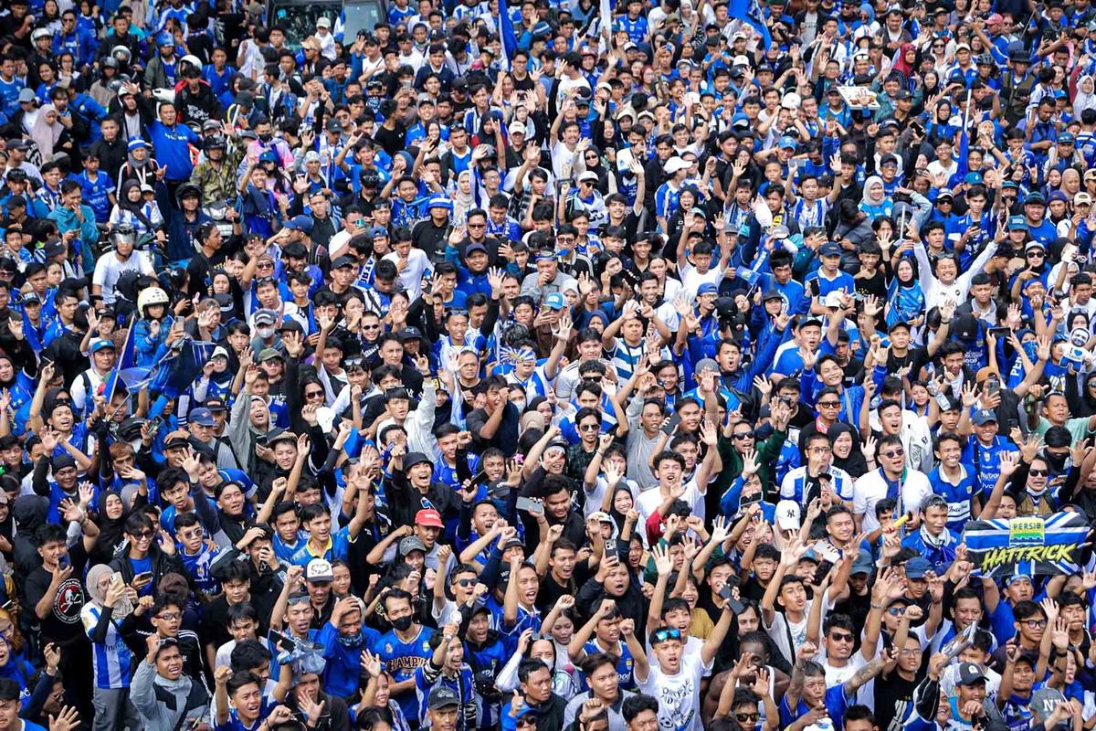 Foto: Lautan Bobotoh Rayakan Persib Juara BRI Super League 2026