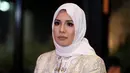 Saat tampil mengisi acara di Senayan, Senin (13/11) pemeran dalam film I Love You Masbro itu tampil mengenakan hijab. Ia mengaku bahwa belum sepenuhnya menutup aurat sebagai yang diperintahkan agama. (Deki Prayoga/Bintang.com)