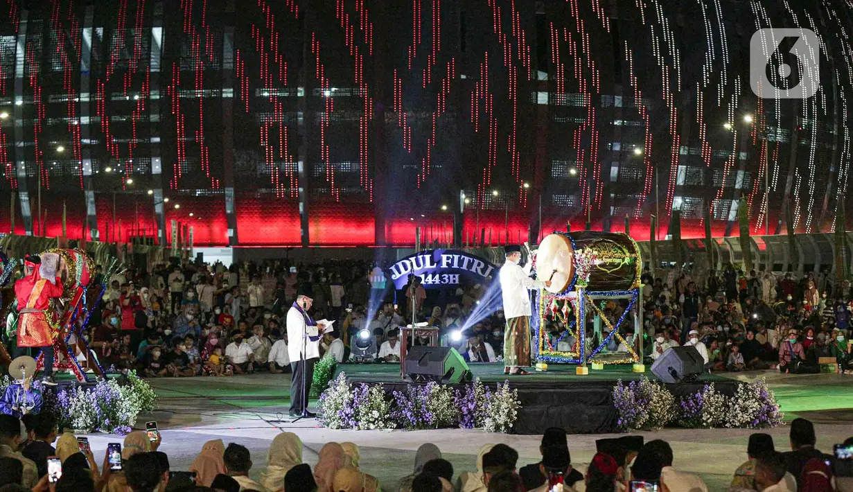 <p>Gubernur DKI Jakarta Anies Baswedan memukul beduk saat membuka Festival Tabuh Bedug Malam Takbiran di Jakarta International Stadium (JIS), Jakarta, Minggu (1/5/2022). Pemerintah Provinsi DKI Jakarta menyelenggarakan Festival Beduk bertepatan dengan malam menyambut Idul Fitri 1443 Hijriah. (Liputan6.com/Faizal Fanani)</p>