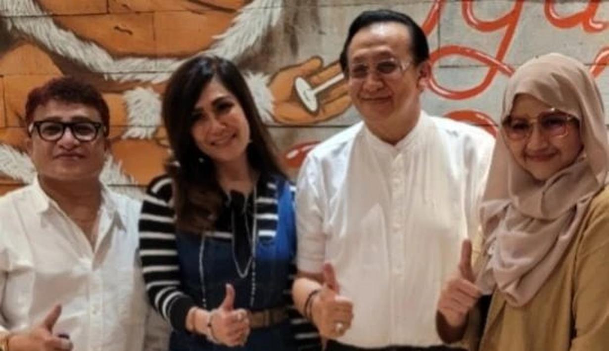 Yuni Sulistiowati kerap menghadiri undangan berbagai instansi pemerintahan. Zaenab Si Entong juga tak ingin ketinggalan mengikuti perkembangan zaman. Ia kerap mengunggah video konten hariannya lewat TikTok dan Instagram. (Liputan6.com/IG/@yuni_sulistiowati)