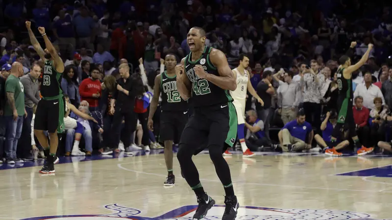 Aksi Al Horford saat Celtics Kalahkan Sixers di Gim Ketiga Semifinal Wilayah Timur NBA