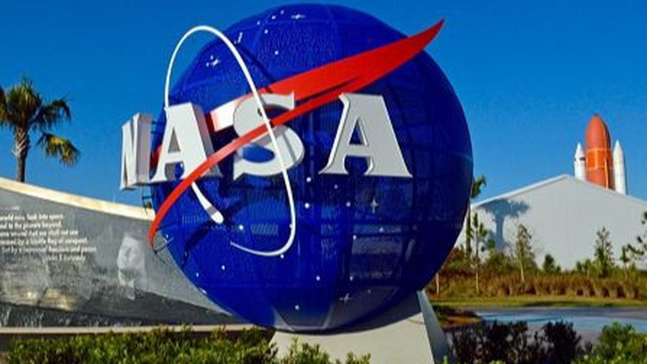 Kemudian pada usia 7 Tahun dia kemudian terbang ke Amerika Serikat memenuhi undangan dari NASA, dan bekerja untuk lembaga tersebut di usia 8 tahun.