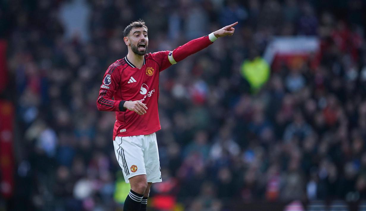 Hasil tersebut membuat Manchester United kini menempati posisi ketiga klasemen sementara Premier League. Mereka unggul tiga poin atas Aston Villa yang berada tepat di bawahnya. (AP Photo/Dave Thompson)