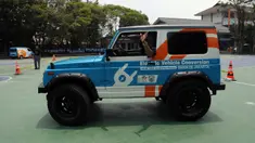 Pelajar SMK 26 berhasil mengonversikan kendaraan jenis Suzuki Katana yang berbahan bakar fosil menjadi kendaraan berpenggerak listrik. (merdeka.com/Imam Buhori)