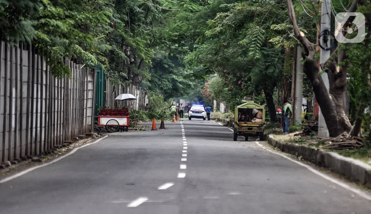 Suasana Jalan Inspeksi Kali Ancol jelang gelaran balap liar legal, Pademangan, Jakarta Utara, Rabu (12/1/2022). Balap liar legal yang dinamai Street Race rencananya akan digelar perdana pada akhir pekan mendatang. (merdeka.com/Iqbal S. Nugroho)