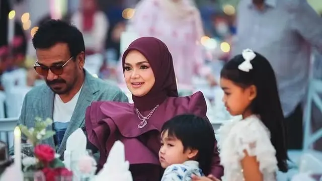 7 Potret Transformasi Siti Nurhaliza Sejak Muda, Makin Cantik dan Memesona di Usia 46 Tahun  (instagram/ctdk).