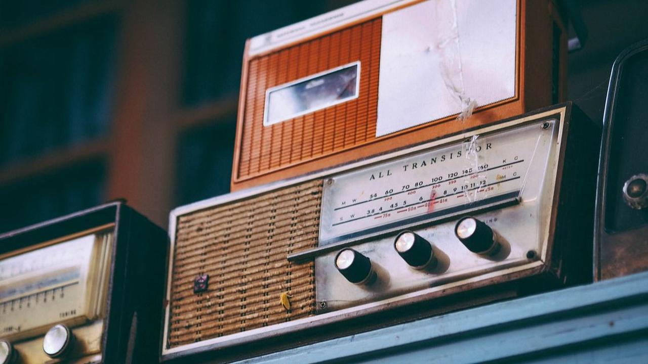 Radio Mulai Digantikan Televisi