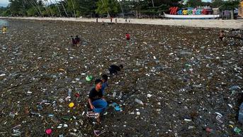 Lautan Sampah di Pulau Maratua Kiriman Negeri Jiran