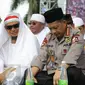 (Ki-ka) Ustad Arifin Ilham, Kapolri Jenderal Tito Karnavian dan Imam Besar FPI Habib Rizieq Syihab memantau demo 2 Desember di Monas, Jakarta, Jumat (2/12). Kapolri bergabung dengan massa yang menggelar doa bersama. (Liputan6.com/Faizal Fanani)