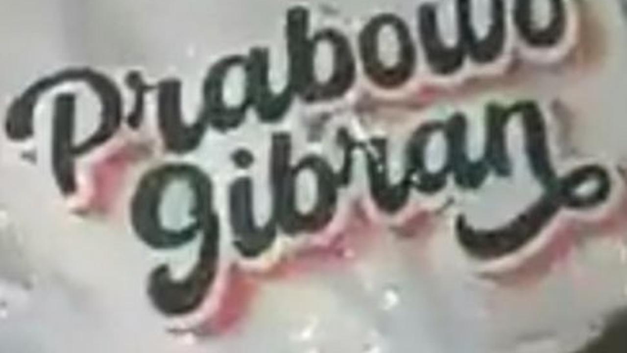 Heboh Kaos Prabowo-Gibran Berkarung-Karung, Ini Jawaban Santai Gibran