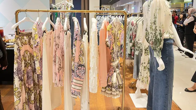 Koleksi Fall/Winter 2025 alice + olivia by Stacey Bendet (photo by Fimela reporter)