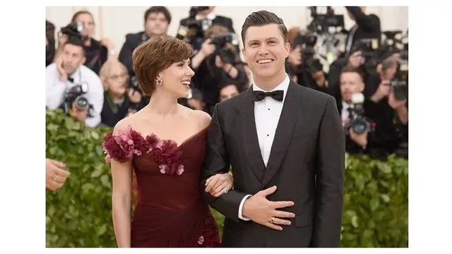 Scarlett Johansson dan Colin Jost