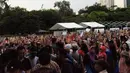 Sekitar 500 sampai 1.000 pemilih mengamuk, merobohkan pagar TPS karena panitia telah menutup TPS padahal mereka belum melaksanakan hak mencoblos, Victoria Park, Causeway Bay, Hongkong, Minggu (6/7/2014) (twitter.com) 
