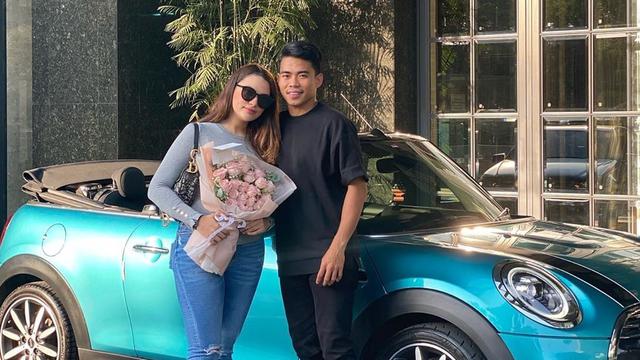 Momen Nurhidayat Haris Beri Pacar Kado Mobil Mewah
